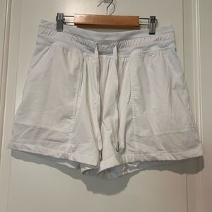 🍋🤍Lululemon Stretch Woven Relaxed-Fit High-Rise 4" shorts in white 🤍🍋